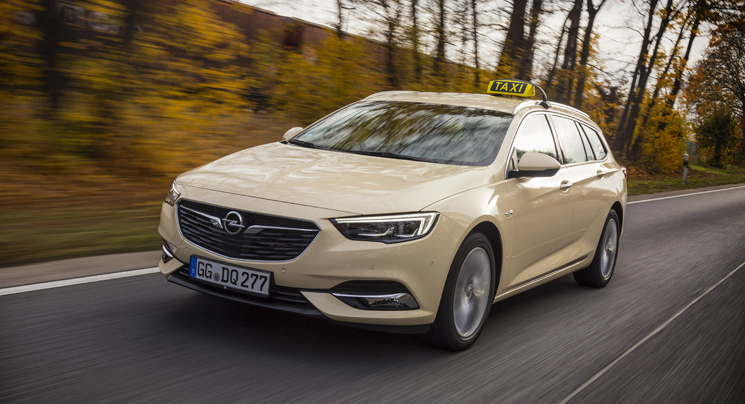 Ein Taxi von Opel Bauer: Fahrgastbeförderung mit Top-Ausstattung