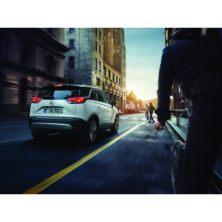 Opel Crossland X - mehr Sicherheit durch Frontkollisionswarner, automatische Gefahrenbremsung und Fußgänger-Erkennung