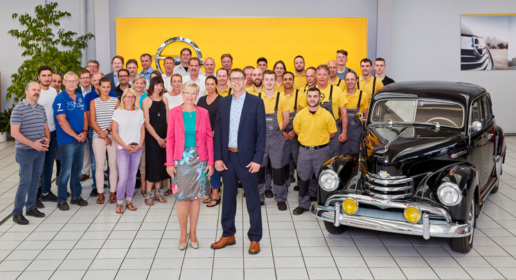 Die Mitarbeiterinnen und Mitarbeiter von Opel Bauer stehen Ihnen gerne zur Verfügung
