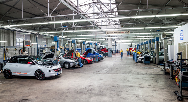 Opel Bauer bietet Ihnen Werkstattersatzfahrzeuge in allen Größen